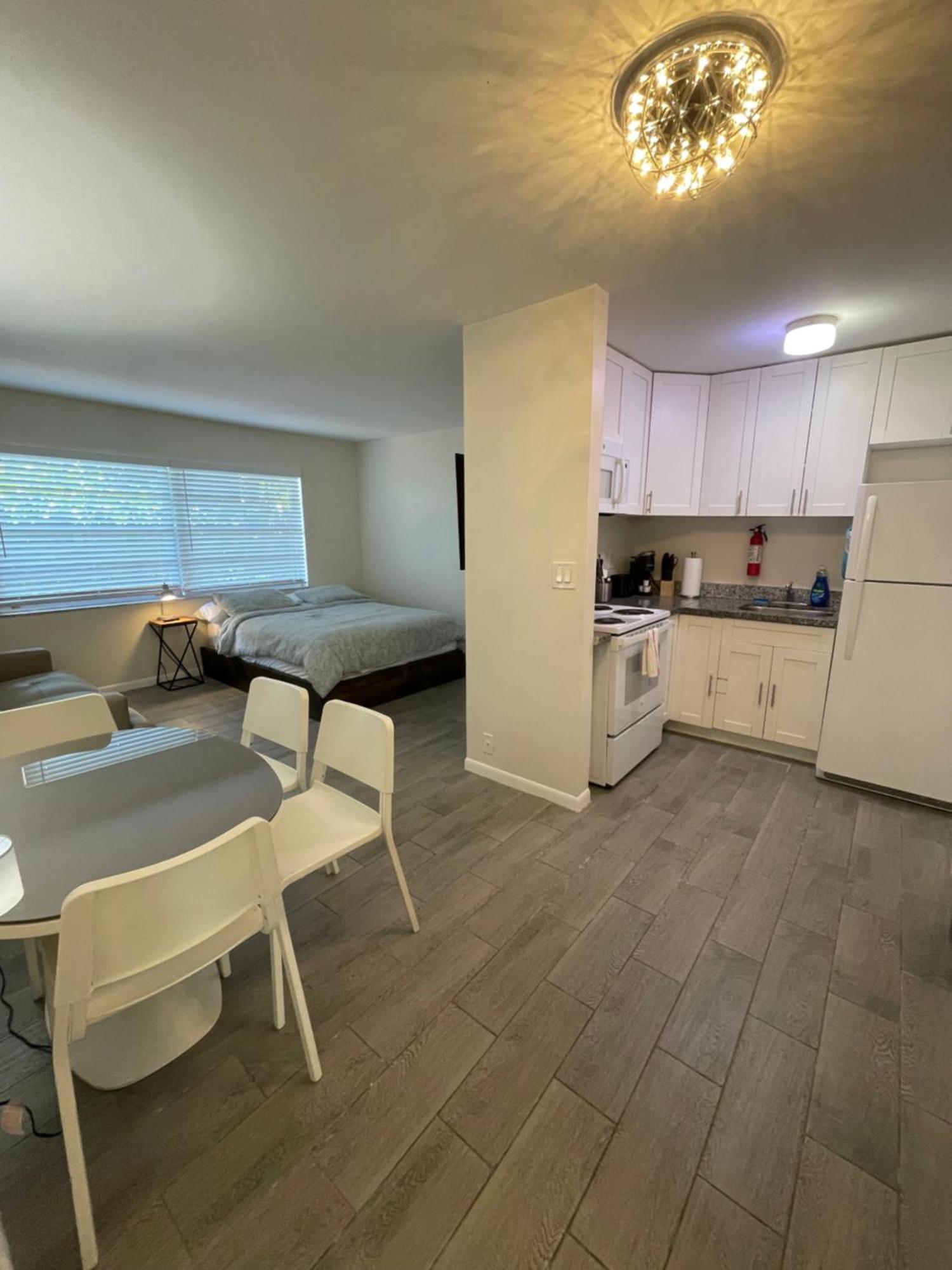 City First Story Apartments & Cottage Форт-Лодердейл Экстерьер фото